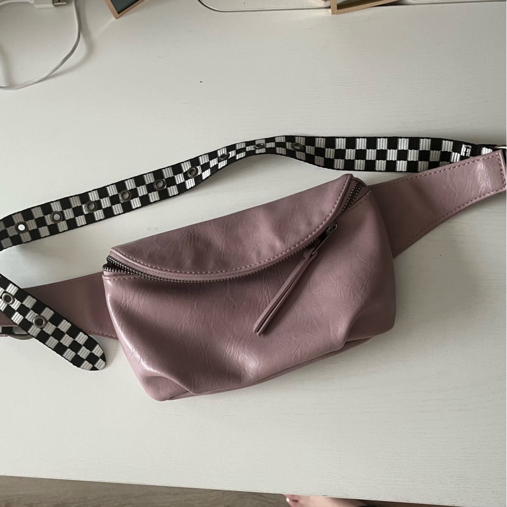 Purple fanny pack with checkered belt strap
